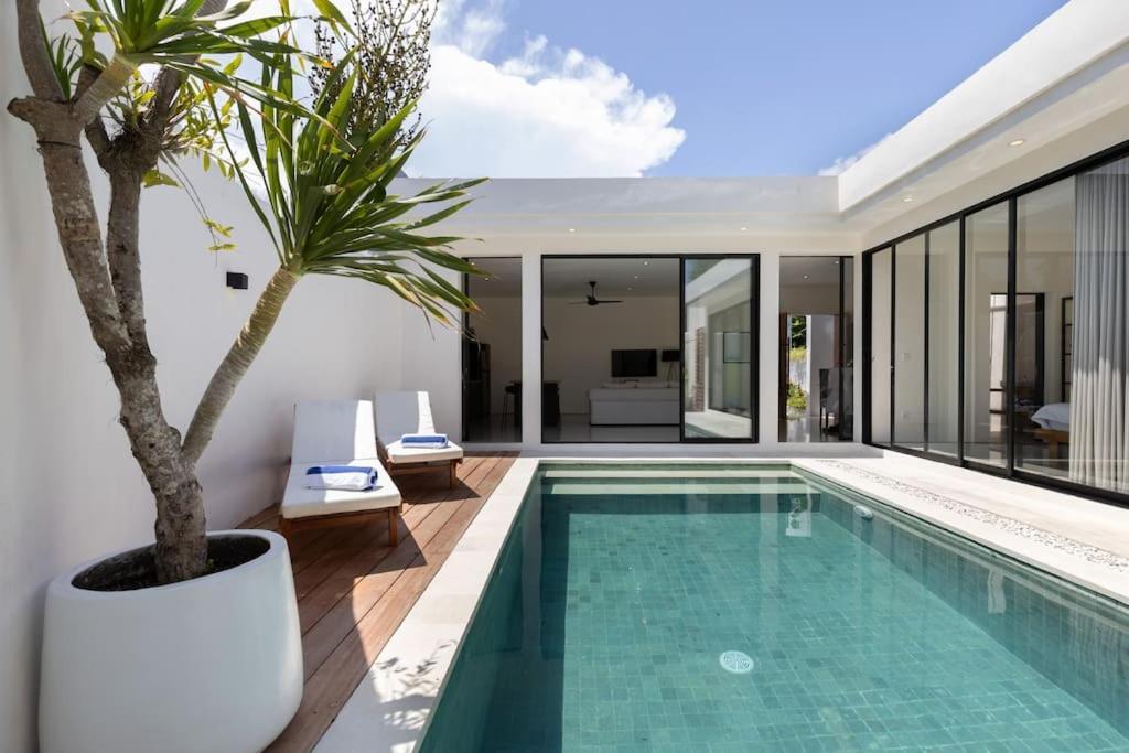 The R Villa Kaba - Incl. Motorbikes Seminyak  Exterior photo