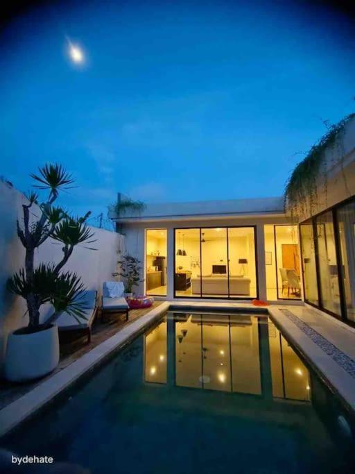 The R Villa Kaba - Incl. Motorbikes Seminyak  Exterior photo